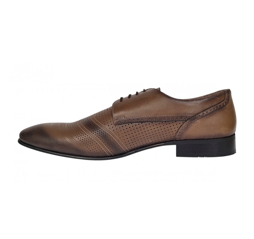 Pantofi barbati eleganti din piele naturala cu perforatii - Marimea 44 - 730NIS Pantofi barbati eleganti din piele naturala cu perforatii - Marimea 44 - 730NIS