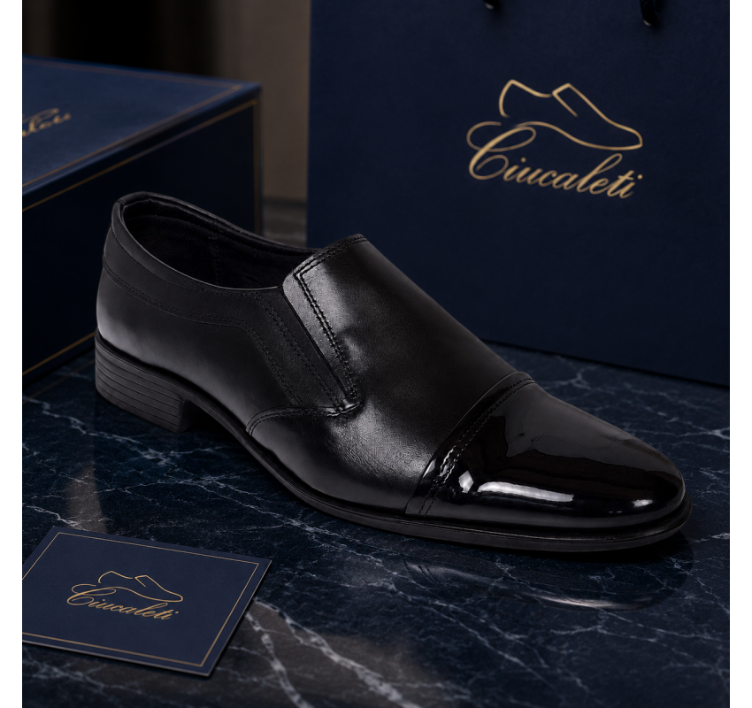 Pantofi bărbați negri din piele naturala, fără șiret, cu vârf lăcuit și design elegant – 818MODN