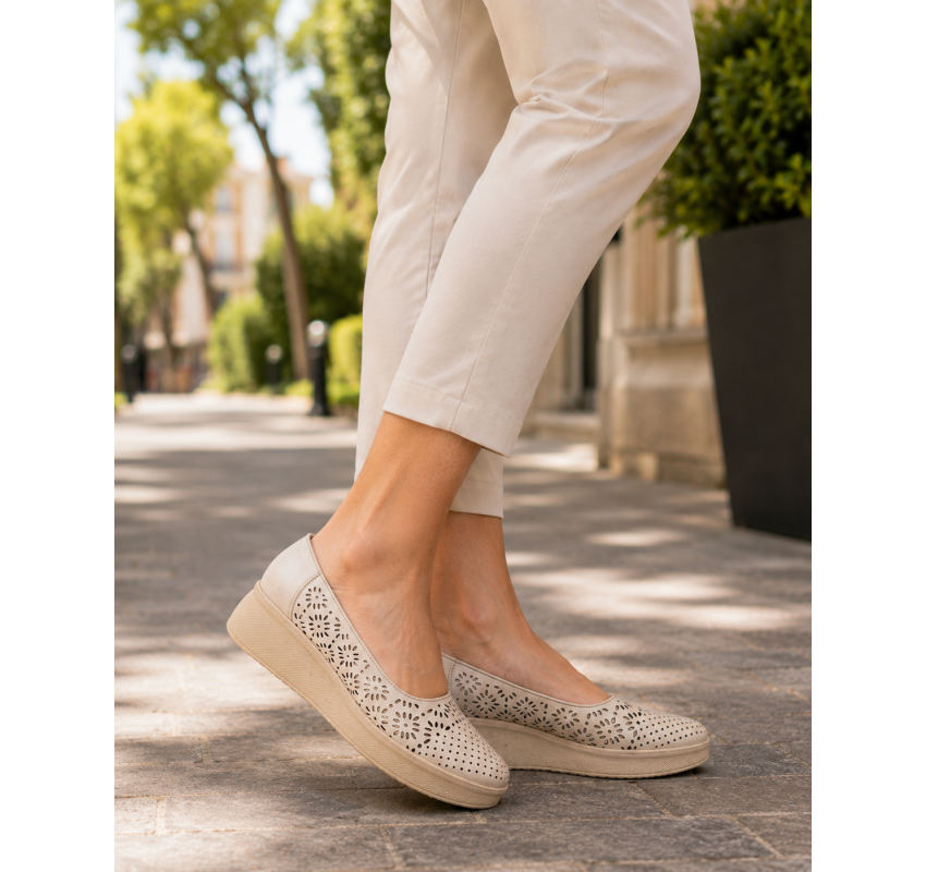 Pantofi dama bej din piele naturala perforata cu talpa ortopedica CP230BEJ