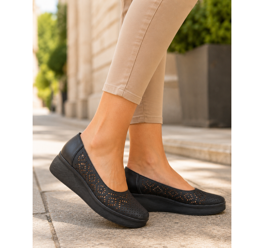 Pantofi dama negri din piele naturala perforata cu talpa ortopedica CL230N