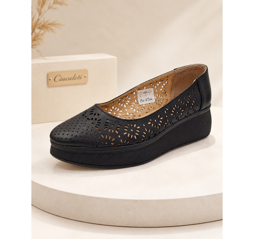 Pantofi dama negri din piele naturala perforata cu talpa ortopedica CL230N