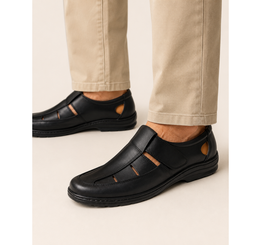 Pantofi barbati negri din piele naturala, cu scai si perforatii – model Seravon CLP01N