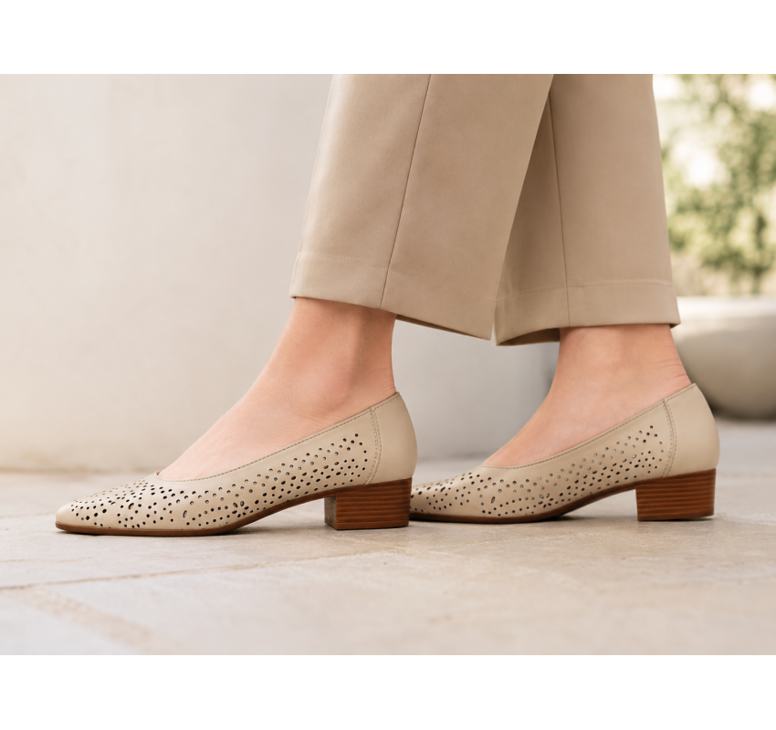 Pantofi dama bej din piele naturala perforati cu toc mic gros CLP05BEJ