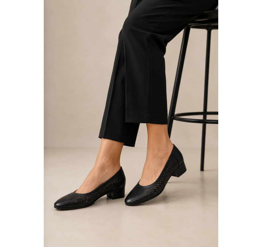 Pantofi dama negri perforati din piele naturala cu toc mic Loriana CP230NLI