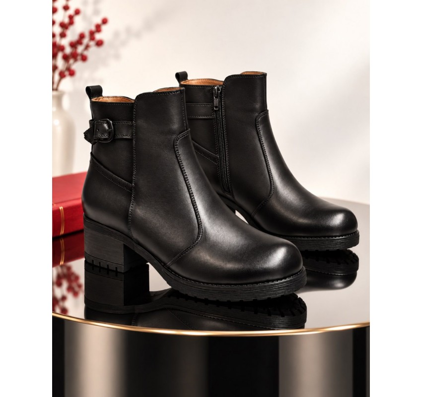 Ghete dama din piele naturala negre cu fermoar imblanite Maia - GD680N