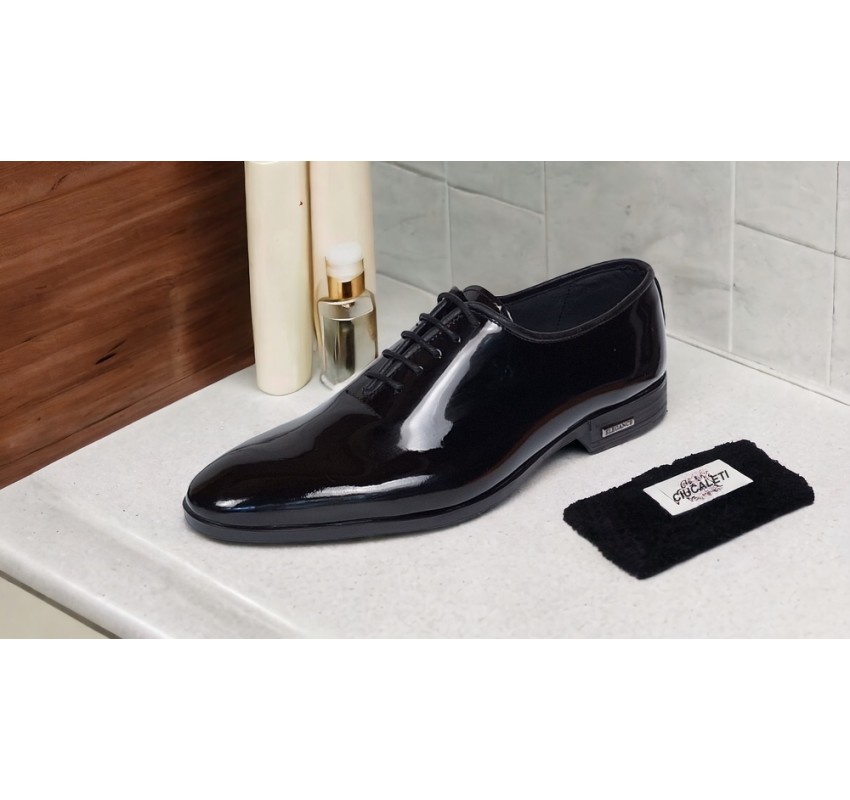 Pantofi eleganti barbati pentru evenimente, piele naturala lac negru – Eleganta si rafinament absolut GKR Top Pantofi eleganti barbati pentru evenimente, piele naturala lac negru – Eleganta si rafinament absolut GKR Top