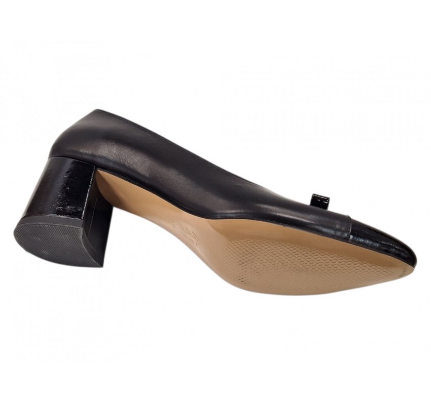 Pantofi eleganți damă negri din piele naturală, cu vârf lăcuit, fundă și toc gros KN1N