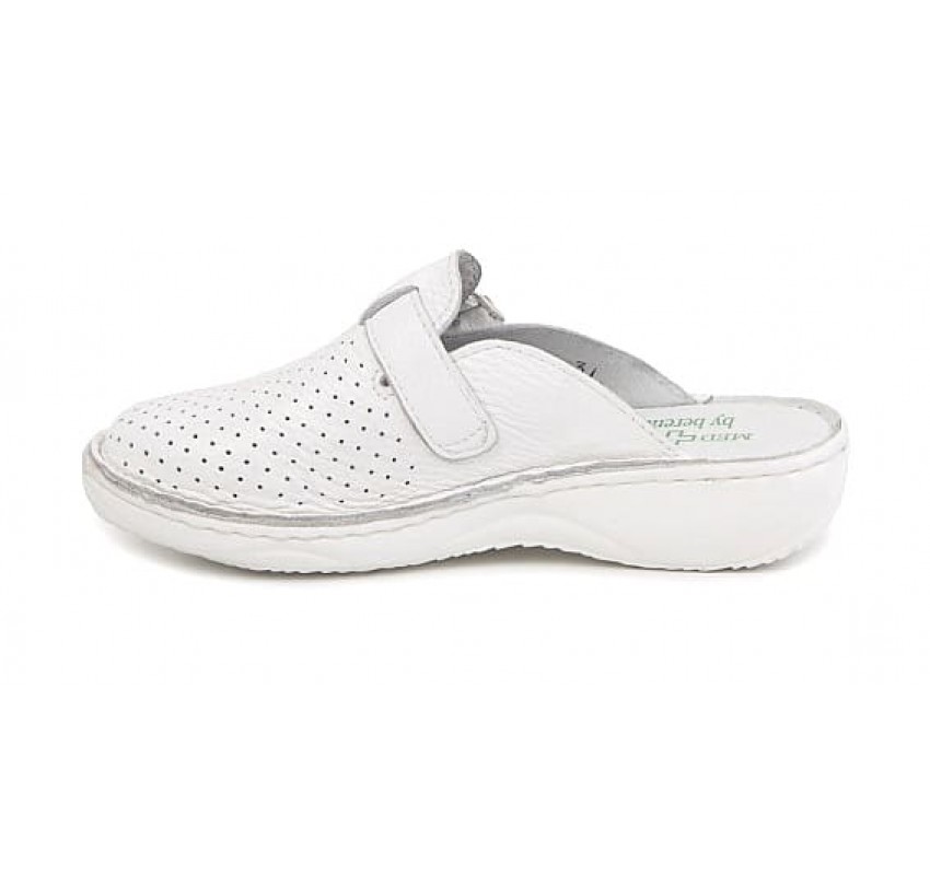 Oferta Marimea 35 Saboti medicali femei albi din piele naturala box, cu perforatii, Med-Line BR128A