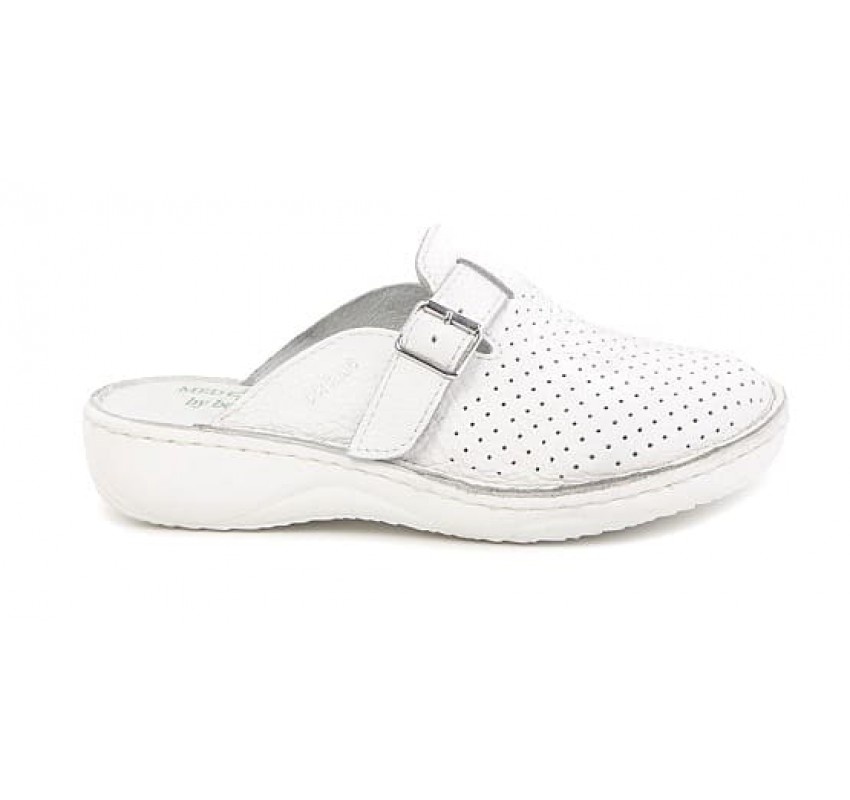 Oferta Marimea 35 Saboti medicali femei albi din piele naturala box, cu perforatii, Med-Line BR128A