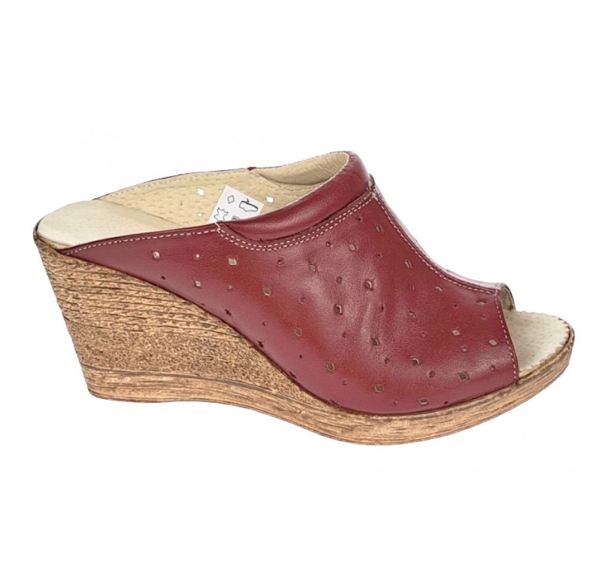 Oferta marimea 36, 38, 41 - Saboti dama de vara, din piele naturala cu perforatii, culoare visiniu - LPAPUCTEAVIS