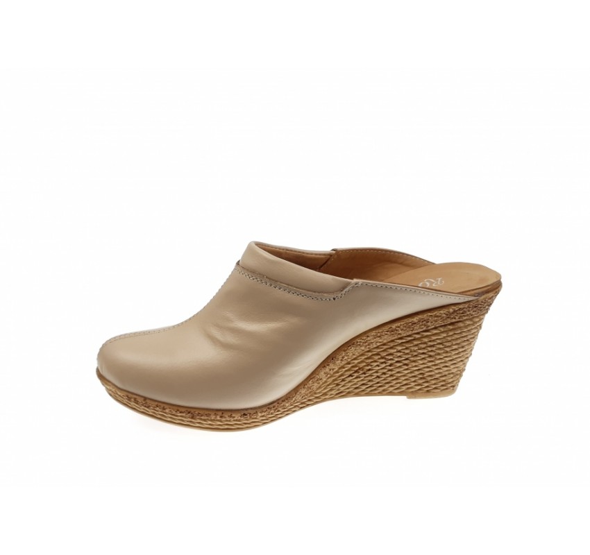 Oferta marimea 37, 38 Saboti dama din piele naturala bej cu platforme de 7 cm - LTEA19BEJ Oferta marimea 37, 38 Saboti dama din piele naturala bej cu platforme de 7 cm - LTEA19BEJ