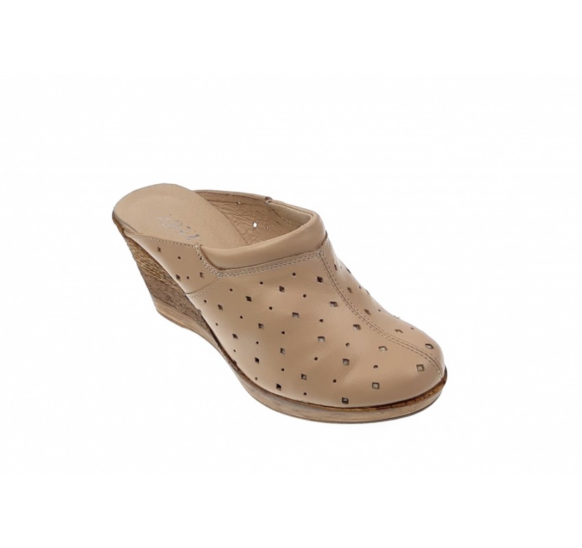 Oferta marimea 37 - Saboti de vara, bej, din piele naturala, cu perforatii - Made in Romania LTEABEJ Oferta marimea 37 - Saboti de vara, bej, din piele naturala, cu perforatii - Made in Romania LTEABEJ