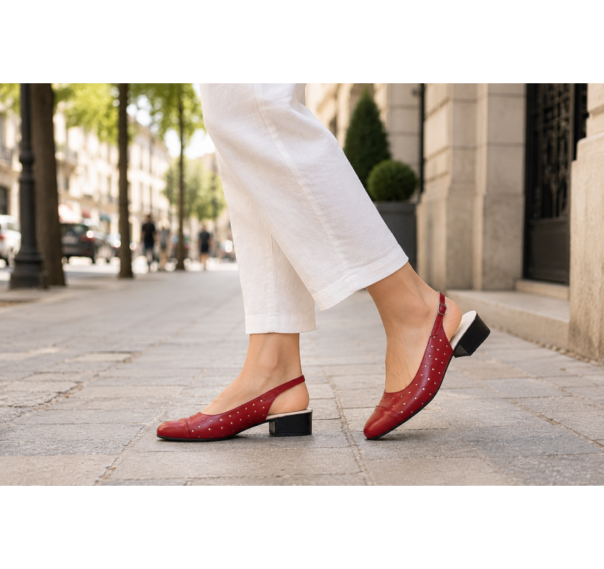 Pantofi dama rosii din piele naturala perforata, cu bareta la spate si toc mic NA252ROSU