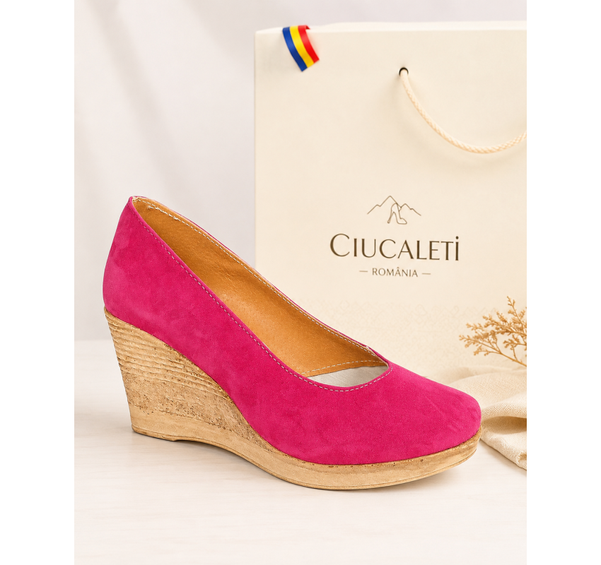 Pantofi dama roz din piele naturala intoarsa cu talpa tip pana de 7 cm P50ROZAV