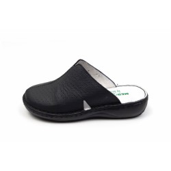 Saboti medicali negri din piele naturala box, cu perforatii Med-Line RSY438N Saboti medicali negri din piele naturala box, cu perforatii Med-Line RSY438N