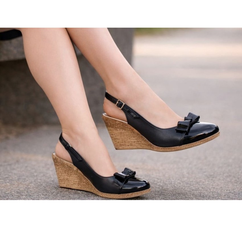 Pantofi dama decupati piele naturala de culoare neagra – Eleganta si confort intr-un design rafinat