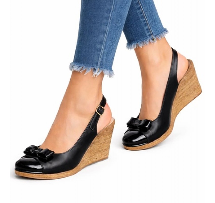 Pantofi dama decupati piele naturala de culoare neagra – Eleganta si confort intr-un design rafinat