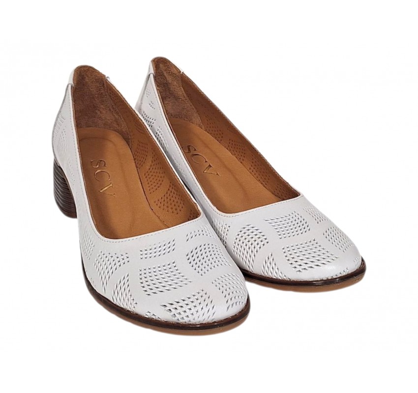 Pantofi dama albi din piele naturala cu perforatii elegante si toc comod maro SCV357A