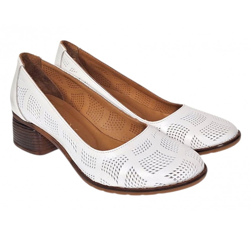Pantofi dama albi din piele naturala cu perforatii elegante si toc comod maro SCV357A
