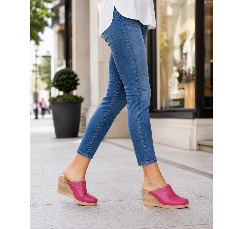Saboti damă fucsia din piele naturală, cu talpă tip pană culoare vibrantă, confort și stil feminin