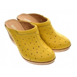 Saboti de vara, galbeni, din piele naturala cu perforatii - Made in Romania - TEAGALBEN